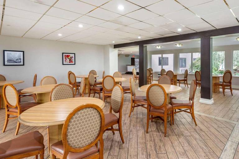 Madison Suites Hotel 