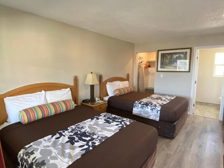 Travelers Inn Eugene 