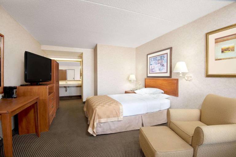 Ramada Pueblo Hotel 