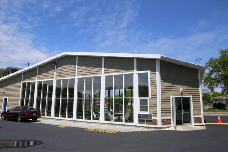 American Host Motel 