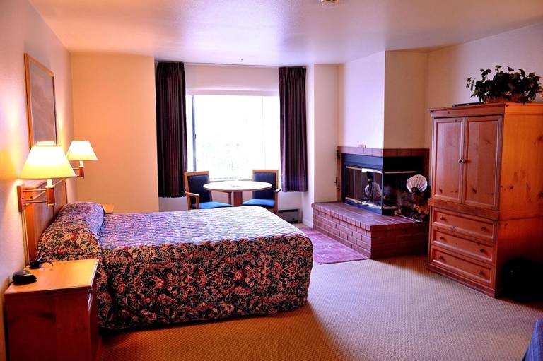 Pacific Gardens Inn 