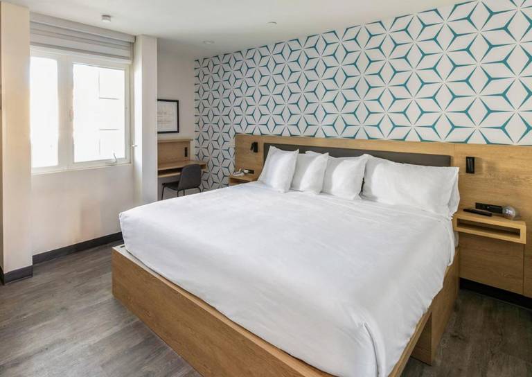 Pacific Euro Hotel 