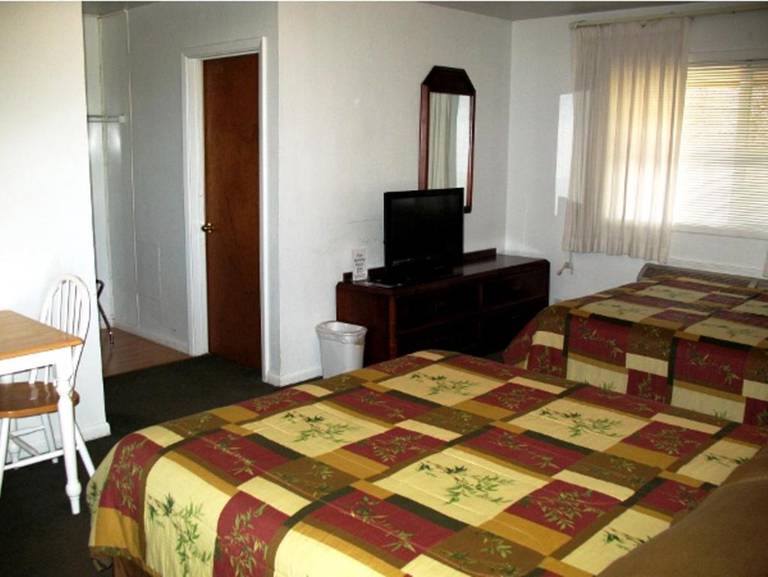 Golden West Motel 