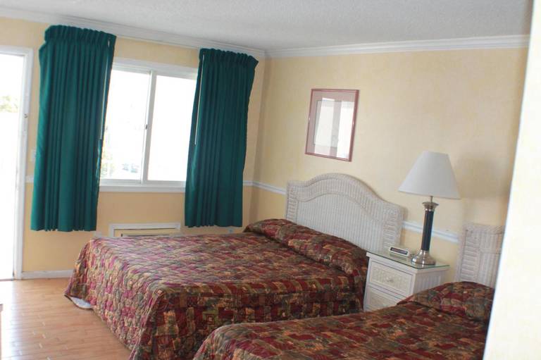 Bay Breeze Motel 