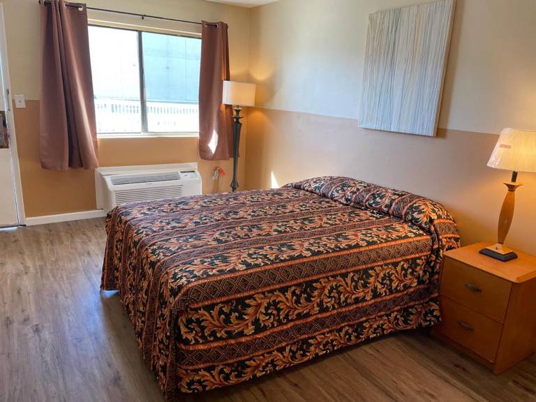 Sea Palace Motel 