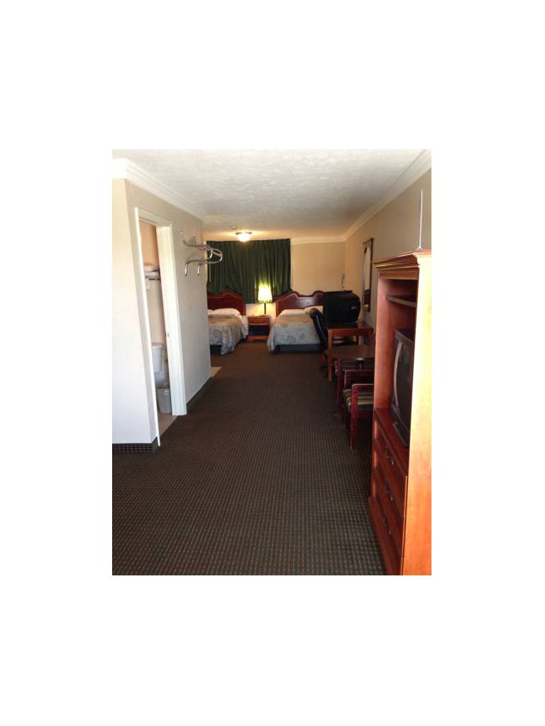Deluxe Inn Motel 