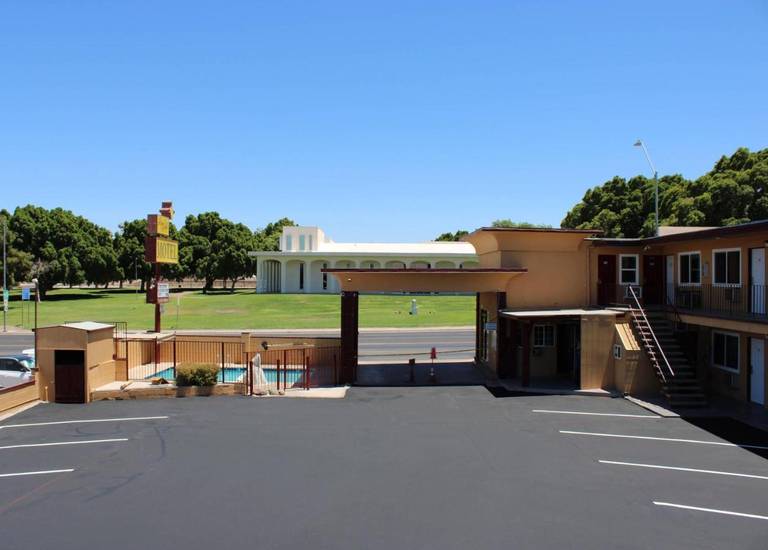 Regalodge Motel 