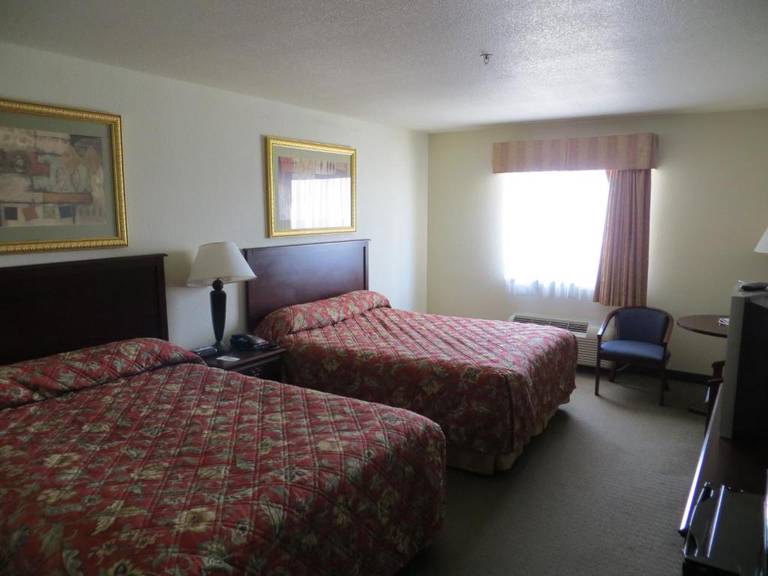 HomeTown Hotel 