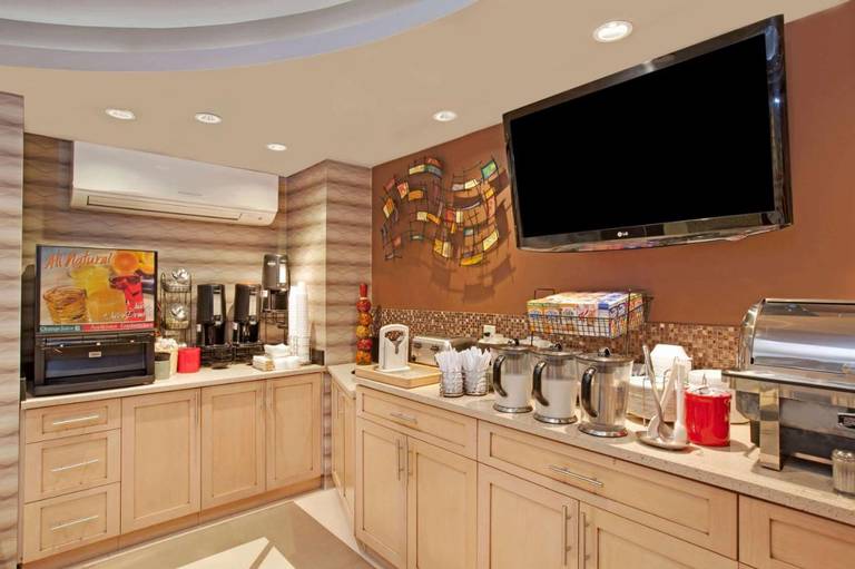 Ramada Bronx 