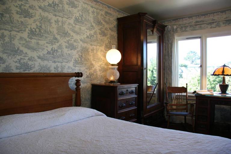 Martine Inn 