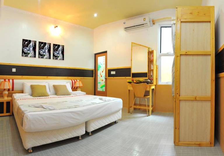 Arora Inn