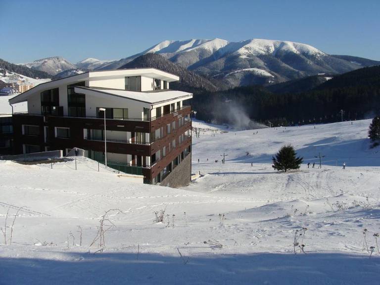 Apartman 220, Apartmanovy dom Triangel Donovaly