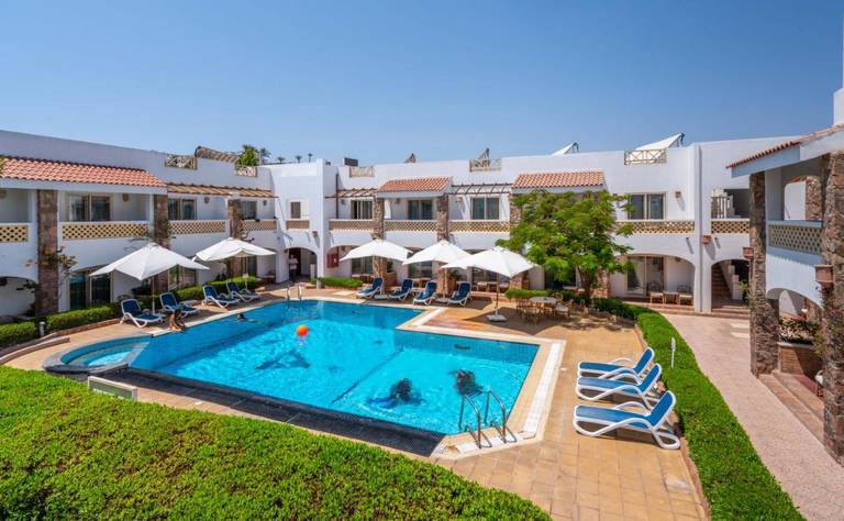 Camel Dive Club & Hotel
