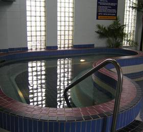 Tropical Inn Hotel & Conference Centre в Ллойдминстере