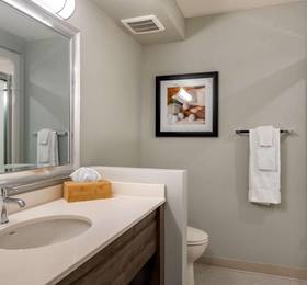 Amsterdam Inns & Suites Fredericton в Фредериктоне