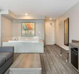 Туры в Amsterdam Inns & Suites Fredericton в Канаде