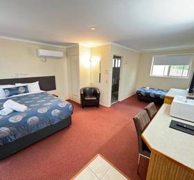 Blue Whale Motor Inn & Apartments в Варрнамбуле