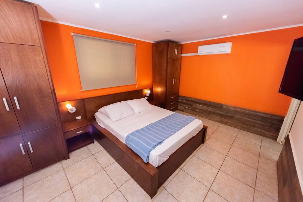 White Beach Apartments Palm Beach