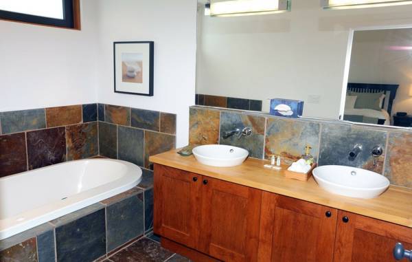Vancouver Island Vacation Rentals Канада, Юклулет