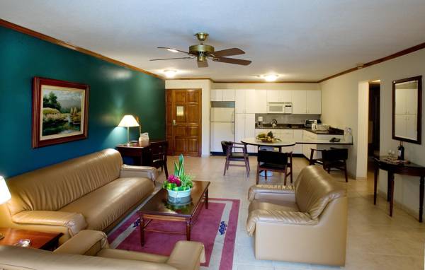 Apartotel & Suites Villas del Rio
