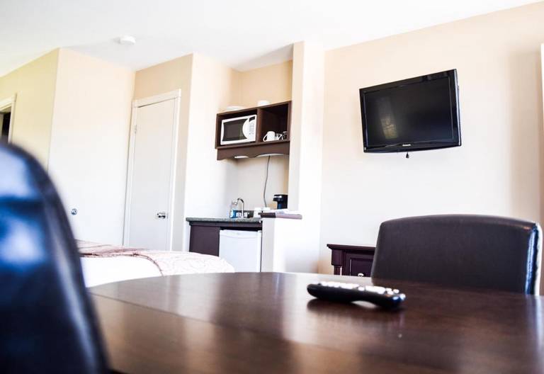 Canada's Best Value Inn & Suites