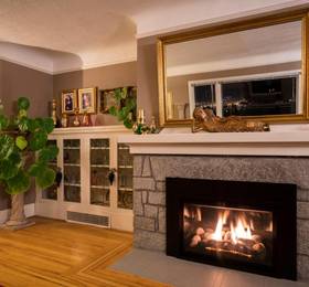 Crystal's View Bed & Breakfast в Северный Ванкувере