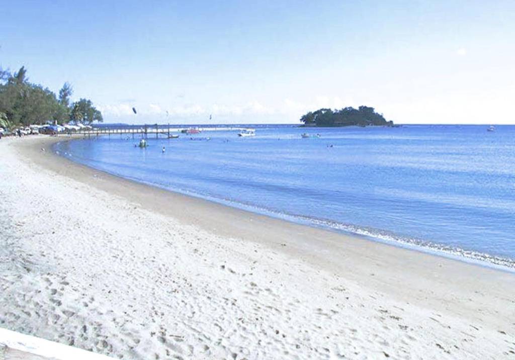 Vanuatu Beachfront Apartments 4*
