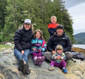 Black Bear Bed and Breakfast в Тофино
