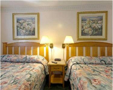 The Cedarwood Inn & Suites