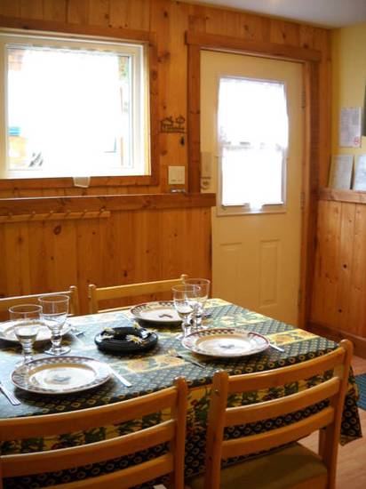 Pine Cones Bed & Breakfast Канада, Голден