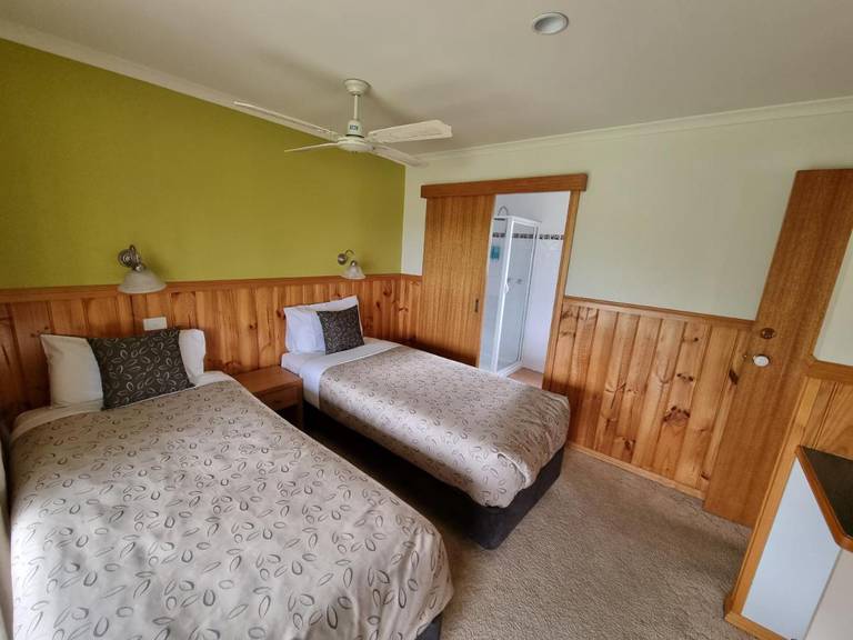 Golden Heritage Motor Inn