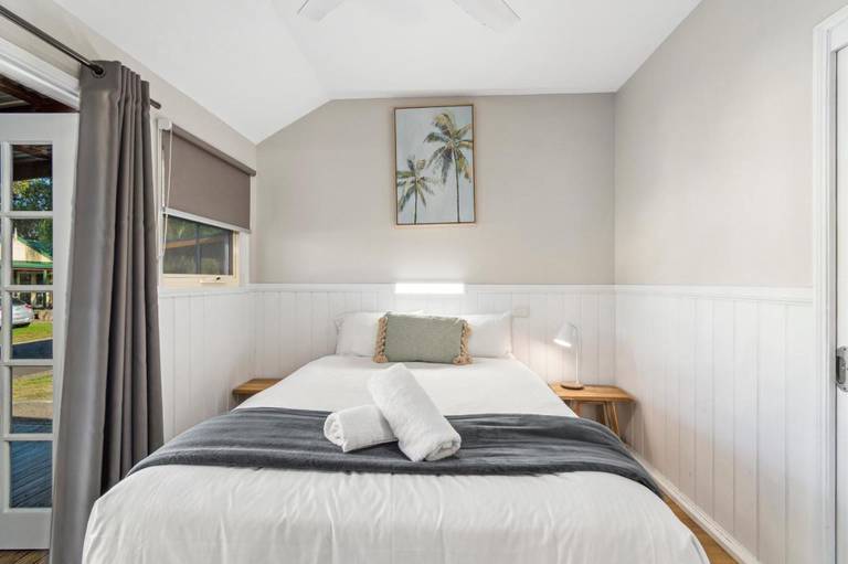 Coachhouse Marina Resort