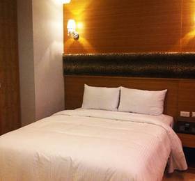 Jun Long Business Hotel в Каушсьюнге