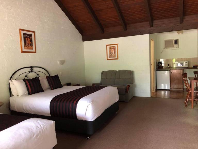 Olde Horsham Motor Inn