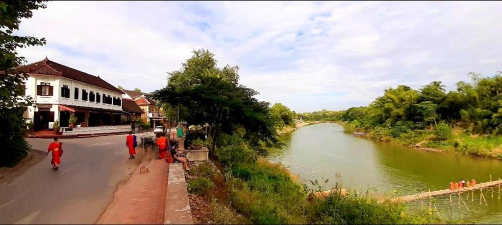 Saynamkhan River View 3*