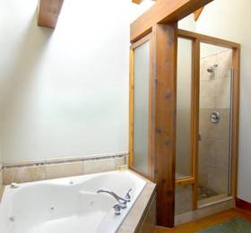 Whiskey Landing Lodge в Юклулете