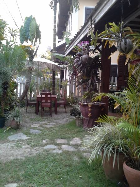 Xiengthong Guesthouse 2*