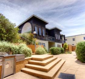 Lornebeach Apartments в Лорне