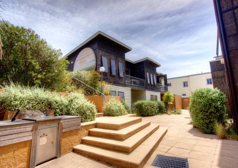 Lornebeach Apartments