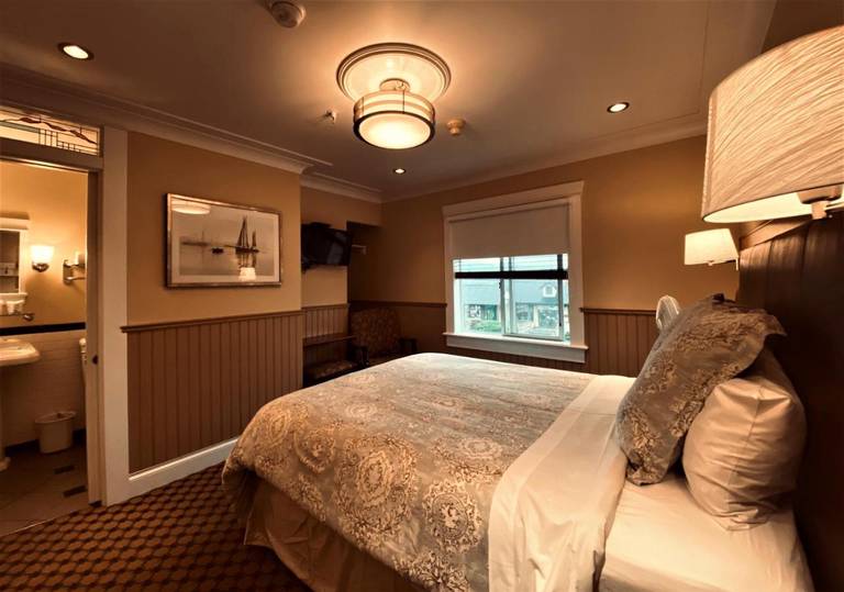Salt Spring Inn Ltd