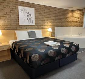 Tropicana Motor Inn в Коуве