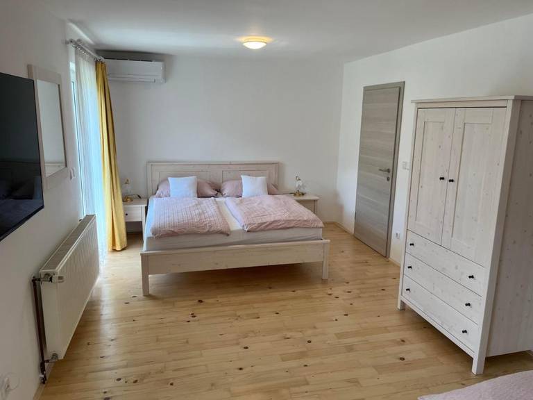 Hrominc Guest House