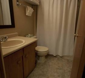 Marina West Motel в Тофино