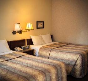 Langley Hwy Hotel в Лэнгли