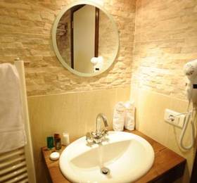 Troy Hotel Faqra в Кфардебиане