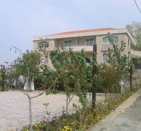 Troy Hotel Faqra в Кфардебиане