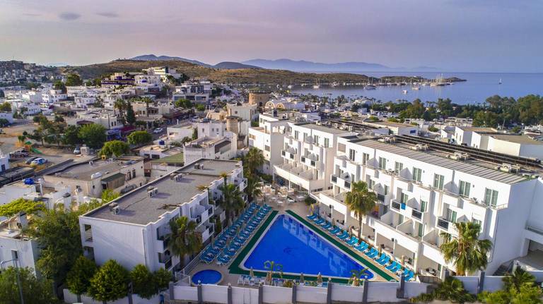 Shark Club Hotel