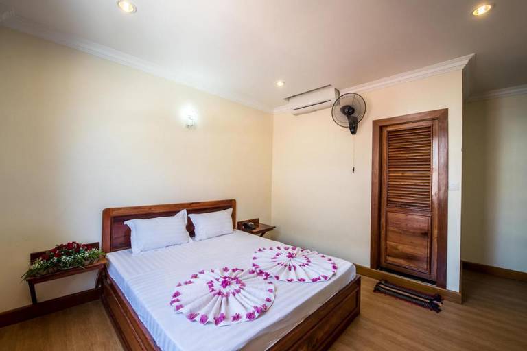 Seng Hout Hotel