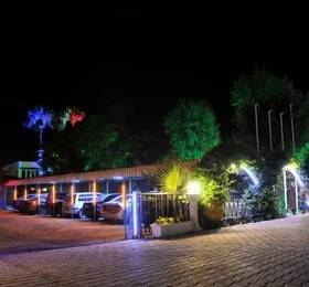 Albos Hotel в Адрасане