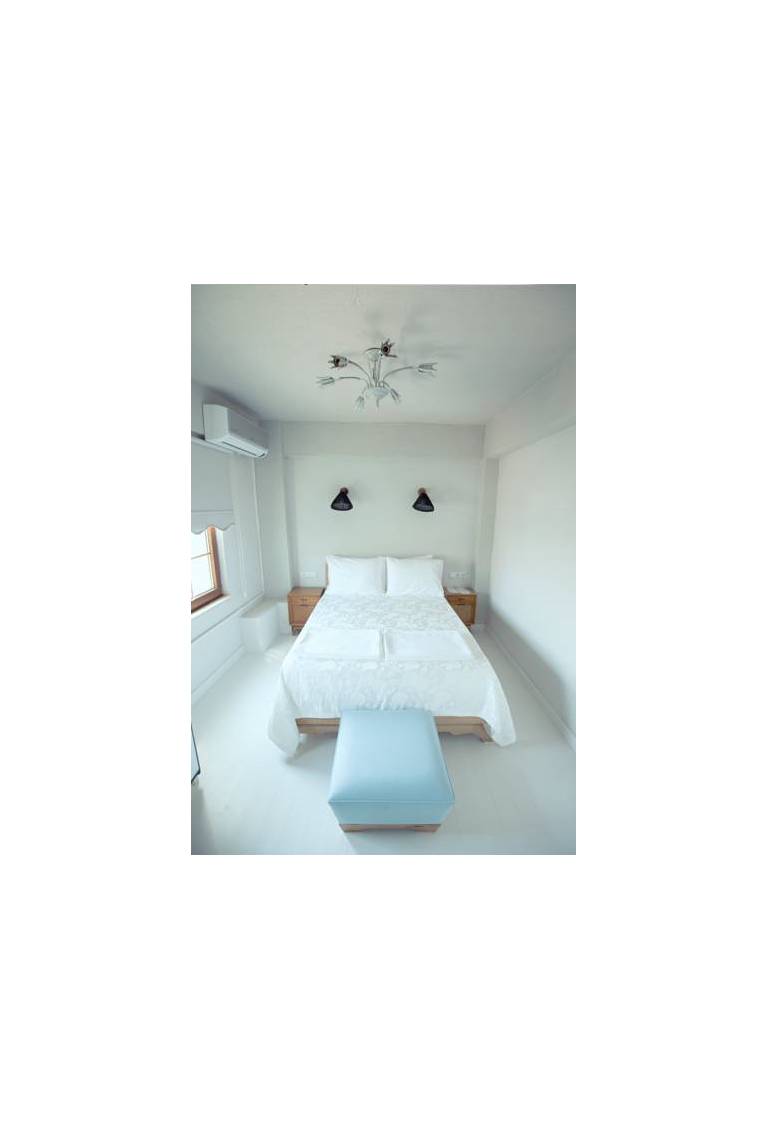 iola Hotel